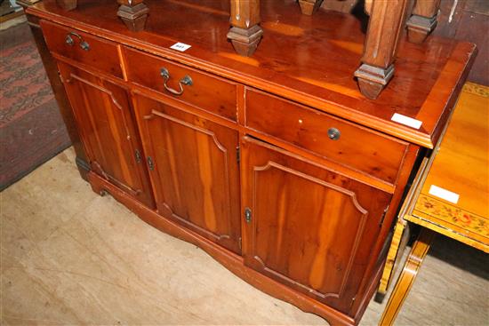 Yewwood dwarf cabinet & walnut standing corner cupboard(-)